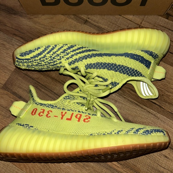 Yeezy boost 350 V2 semi frozen - Picture 3 of 5